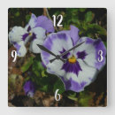 Sök efter lila blommor klockor Foto