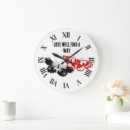 Sök efter väg klockor För henne