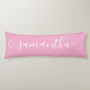 Sök efter små kuddar För henne