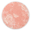 Sök efter fjärilar och knoppar handtag För henne