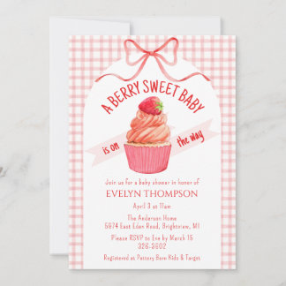 007 Red Gingham Berry Sweet Strawberry Baby Shower Inbjudningar