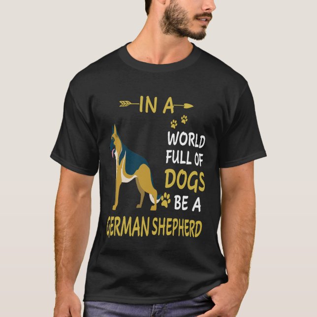 012 I en Fullt i Hundar är en tysk herde T Shirt (Framsida)