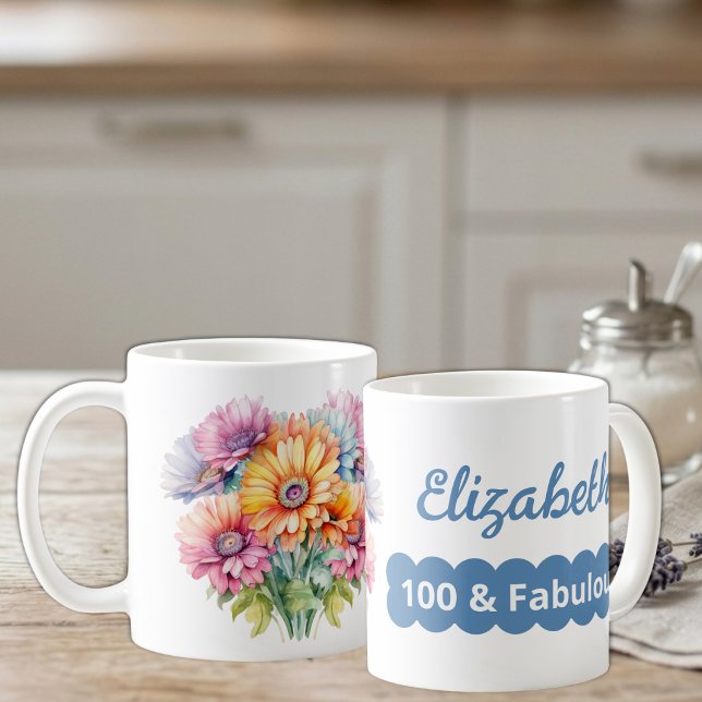 100-årsdag namn gerbera blommor blå kaffemugg (Skapare uppladdad)