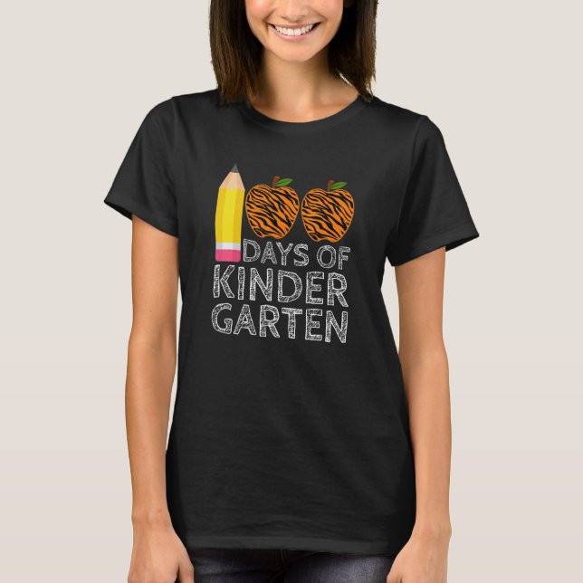 100 dagar för förskollärare Glad 100-årsdag  T Shirt (Framsida)