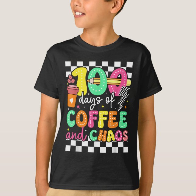 100 dagar med kaffe och stämpel; Chaos Teacher Ret T Shirt (Framsida)