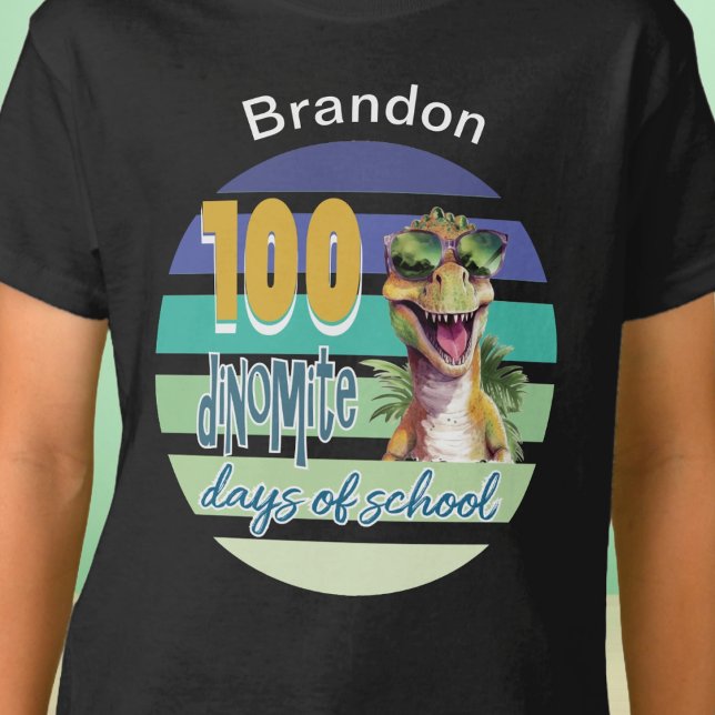 100 Dagar Skola Dinosaurie Elev Monogrammerad T Shirt (100 Days of School Dinosaur with monogrammed name. )