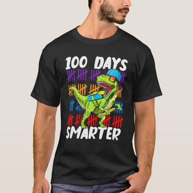 100 dagar Smarter Dinosaur Lycklig 100 dagar i sko T Shirt (Framsida)