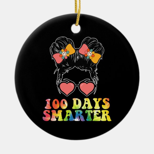100 dagar Smarter Girls Messy Bun School Tie Dye Julgransprydnad Keramik (Framsidan)