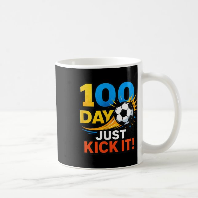 100-dagars bara kicka det! Fotbollsspel firande  Kaffemugg (Höger)