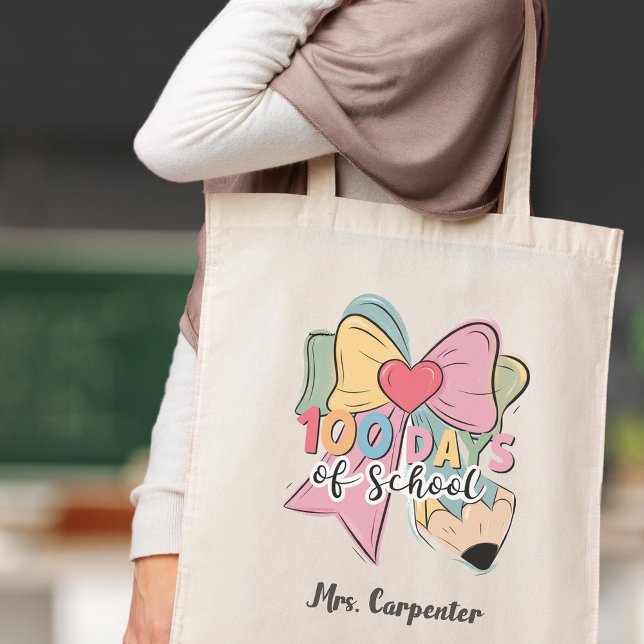 100 dagars skolundervisning 🎀 Anpassningsbar Lära Tygkasse (100 Days Of School 🎀 Coquette Bow Custom Teacher Tote Bag)