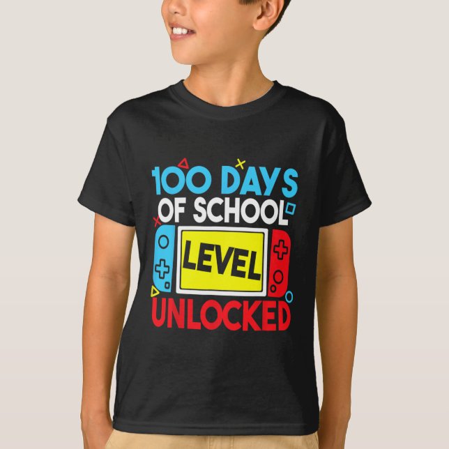 100 dagars upplåst spel på skolnivå 100 dagar t shirt (Framsida)