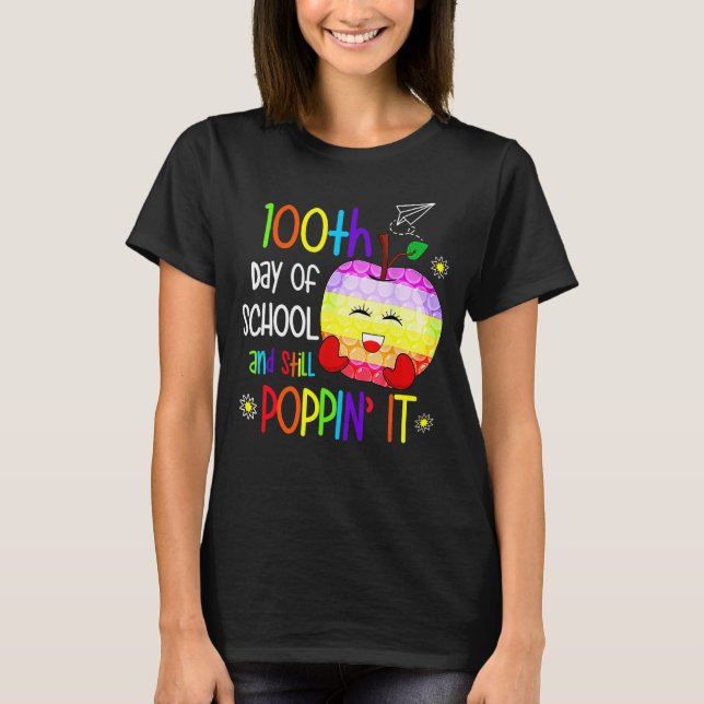 100-dagarsdagen i skolan och fortfarande 100 dagar t shirt (Framsida)