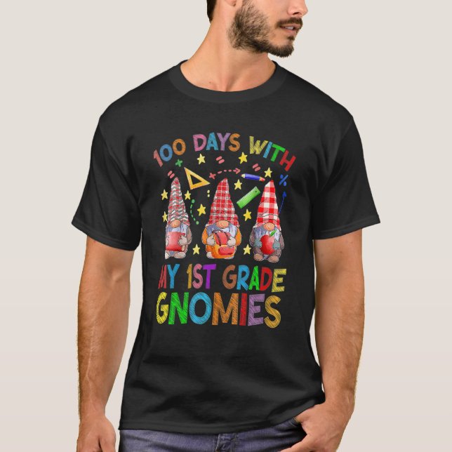 100 Days With My 1st Grade Gnomes Virtual Teachers T Shirt (Framsida)