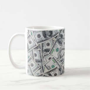 100 dollar i bakgrunden. kaffemugg