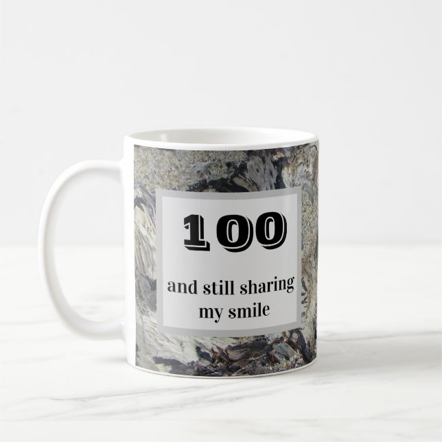 100 och fortfarande 100:e födelsedagen kaffemugg (Vänster)