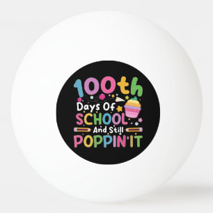 100 skoldagar och fortfarande poppande tjej pingisboll