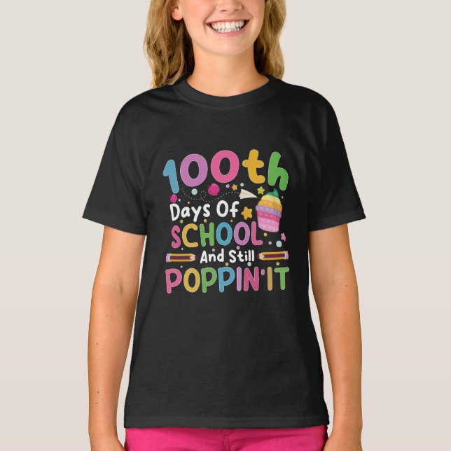 100 skoldagar och fortfarande poppande tjej t shirt (Framsida)