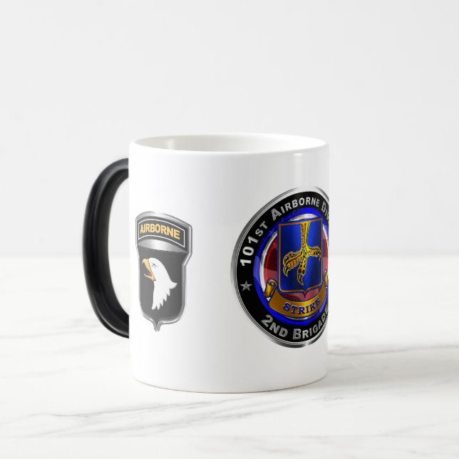101:a Airborne Division 2nd Brigade "STREJKA" Magisk Mugg (Framsida vänster)