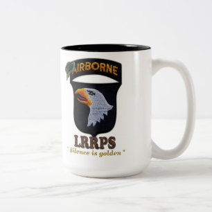 101. luftburna skrikiga örnar LRRPS LRRP Två-Tonad Mugg
