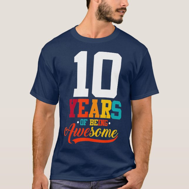 10 år av Fantastisk ger 10 år T Shirt (Framsida)
