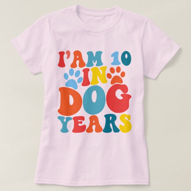 10 år i Hund 70 födelsedag Groovy Hund älskare T Shirt (Design framsida)