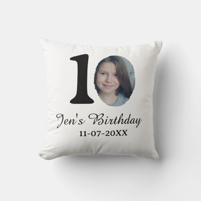 10-årsdag foto fet brev-barn namn datum st kudde (Framsida)