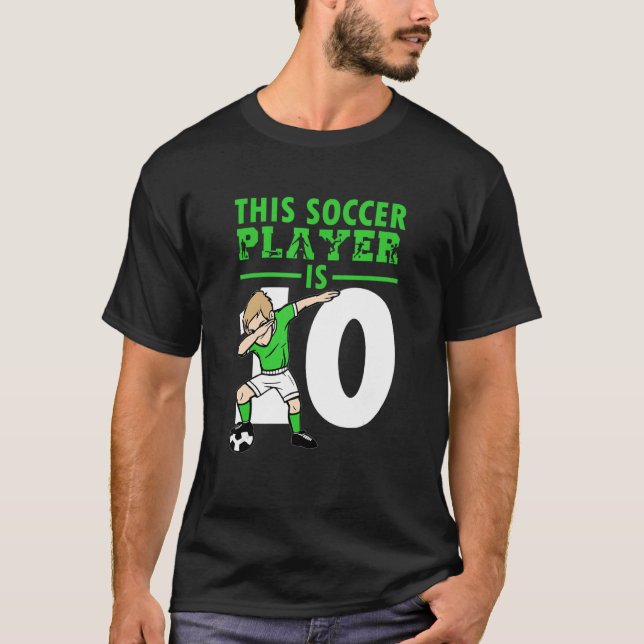 10:e födelsedag - 10:e året gammal fotbollsspelare t shirt (Framsida)