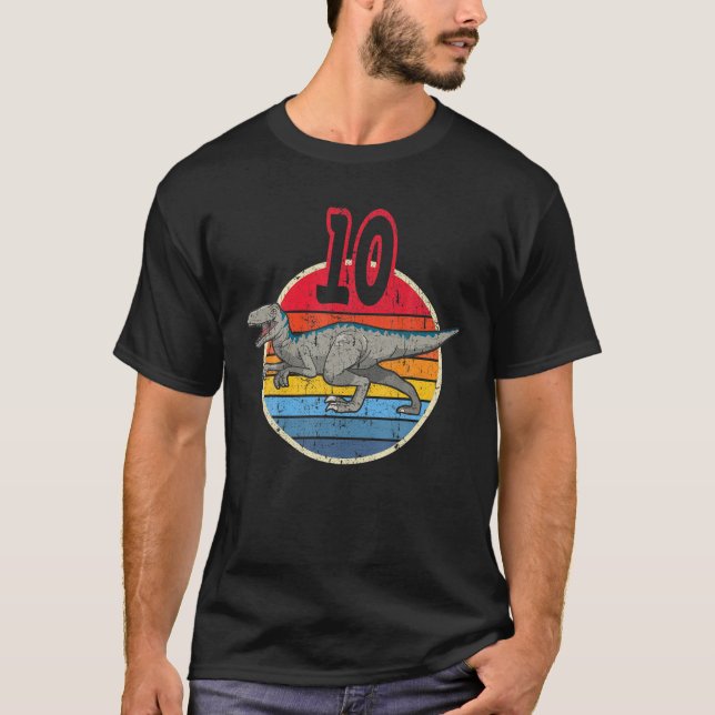 10:e födelsedag i familjen Velociraptor Mongoliens T Shirt (Framsida)