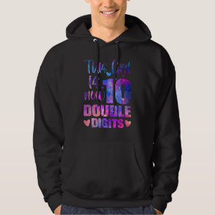 10:e födelsedagskorgen som den här tjejen är nu 10 hoodie