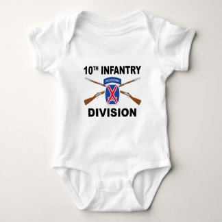 10:e infanteridivisionen - berget - korsade gevär t-shirt