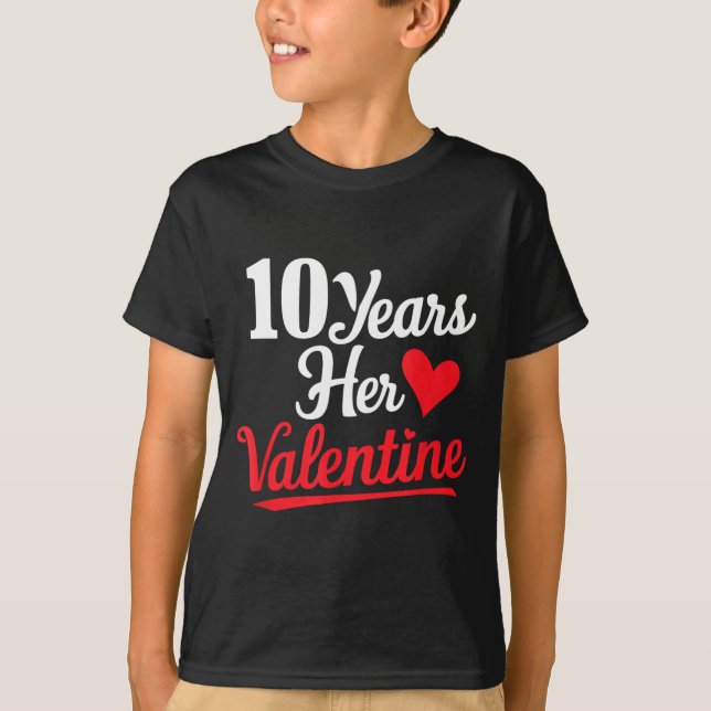 10 Years Her Valentine _ Anniversary Couples Valen T Shirt (Framsida)