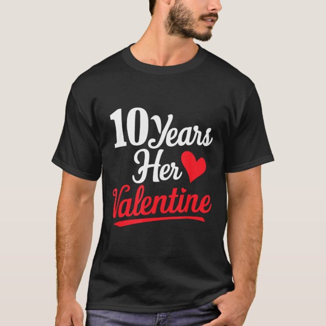 10 Years Her Valentine _ Anniversary Couples Valen T Shirt (Framsida)
