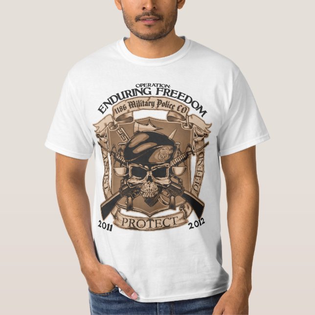 1186 militära polisiära bestående frihet tee (Framsida)
