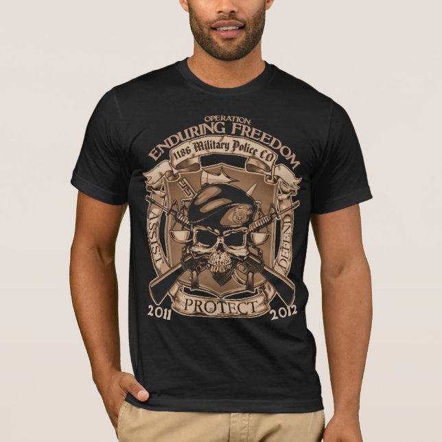 1186 militära polisiära bestående frihet tee shirt (Framsida)