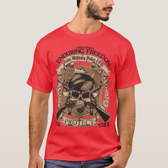 1186 militära polisiära bestående frihet tee shirt (Framsida)