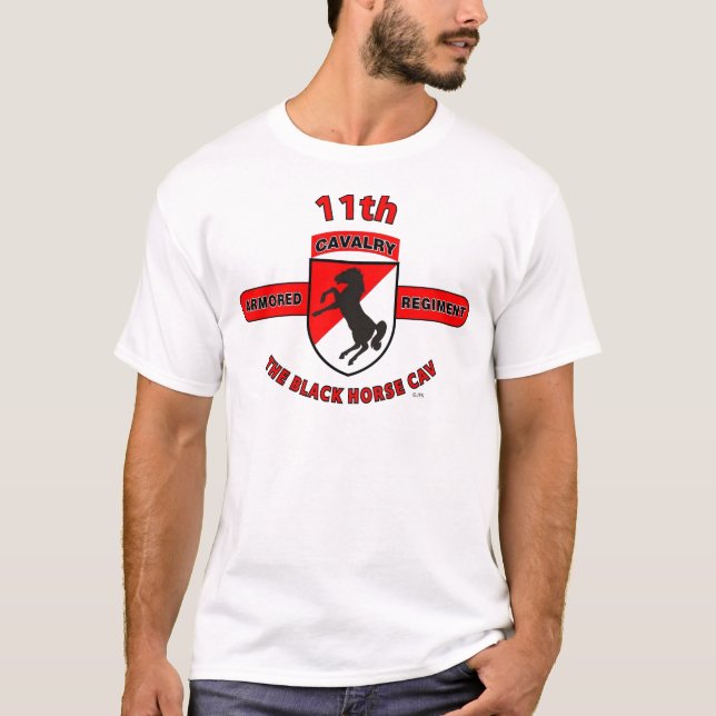 11TH ARMORED KAVALLERI REGIMENT "den SVART HÄSTEN T-shirt (Framsida)