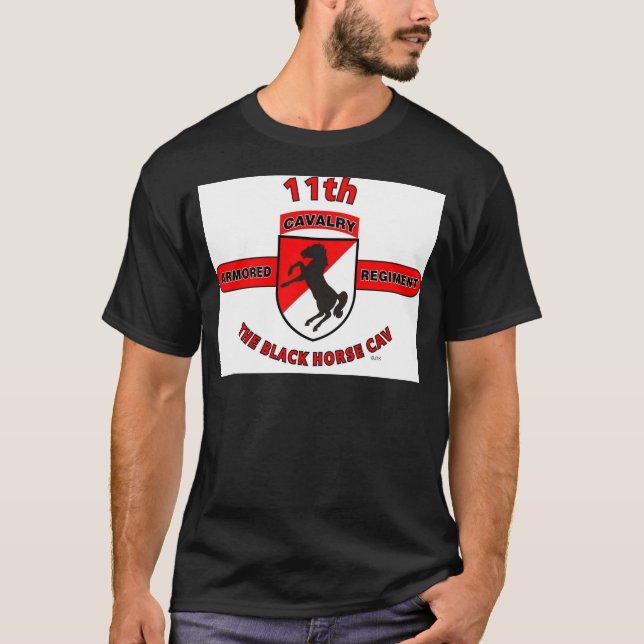 11TH ARMORED KAVALLERI REGIMENT "den SVART HÄSTEN Tee (Framsida)
