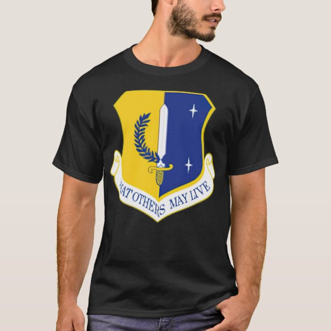 129:e Räddingen Vinge Kaliforniens nationalgarde i T Shirt (Framsida)