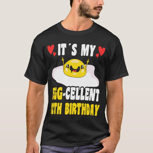 12-årig födelsedagskalkyl Lycklig 12:e 12:e B T Shirt (Framsida)