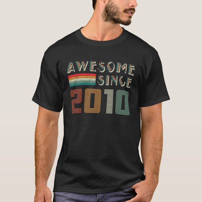 12:e födelsedag Retro Fantastisk sedan 2010 T Shirt (Framsida)