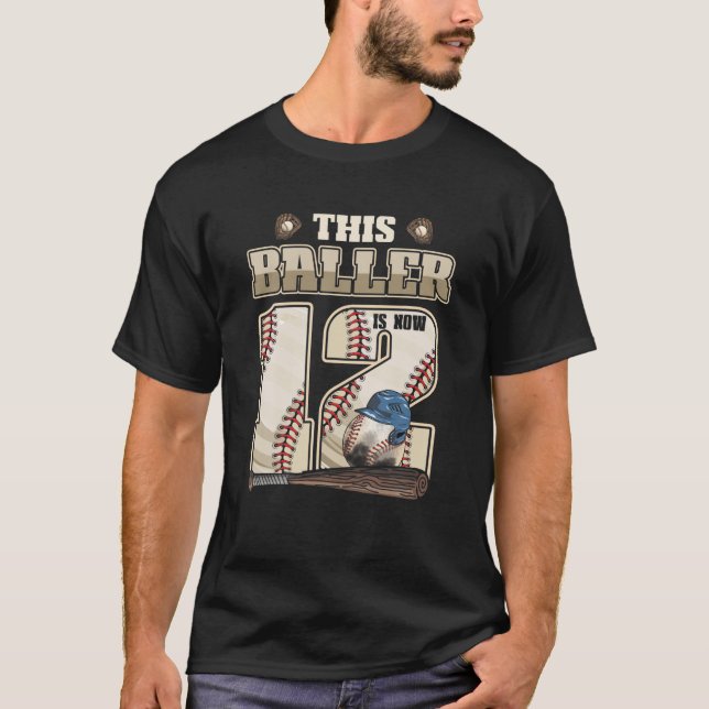 12:e födelsedag tolv år gammal baskspelare t shirt (Framsida)