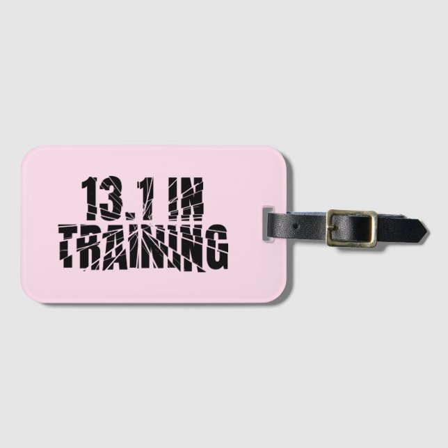 13.1 Under Träning Halvmaraton Löpare Trasigt Glas Bagagebricka (Framsida horisontal)
