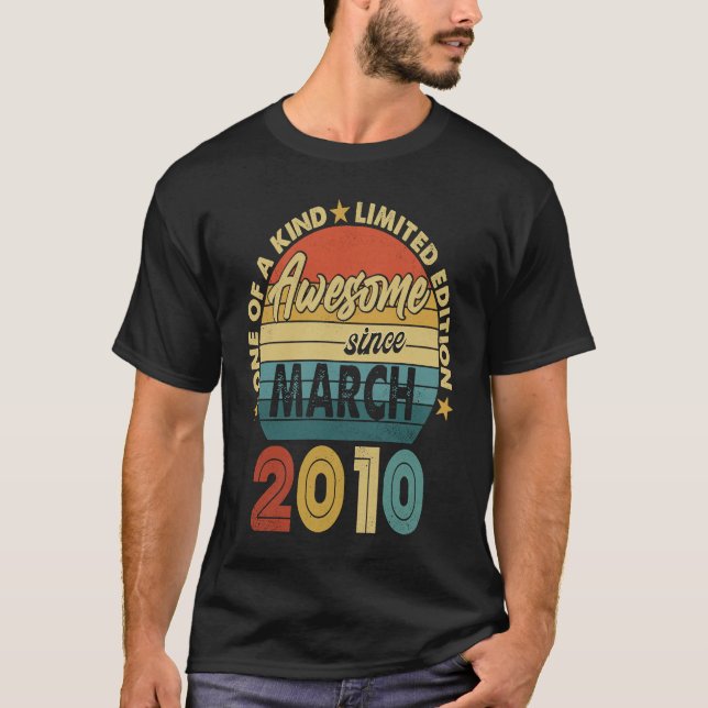 13 år gammal Fantastisk sedan mars 2010 13:e födel T Shirt (Framsida)