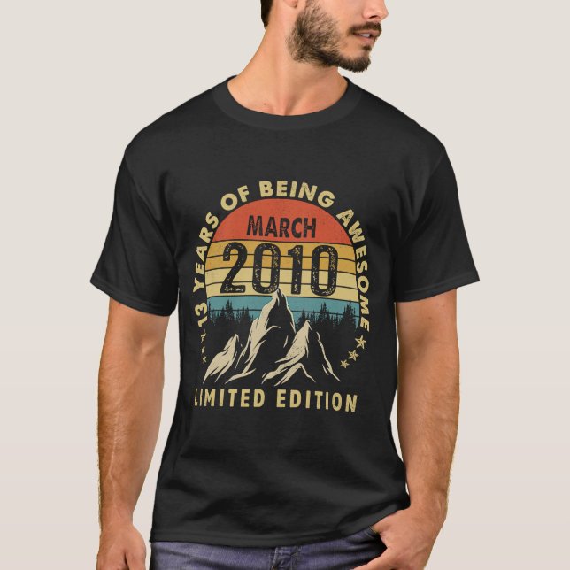 13 år gammal Fantastisk sedan mars 2010 13th Birth T Shirt (Framsida)