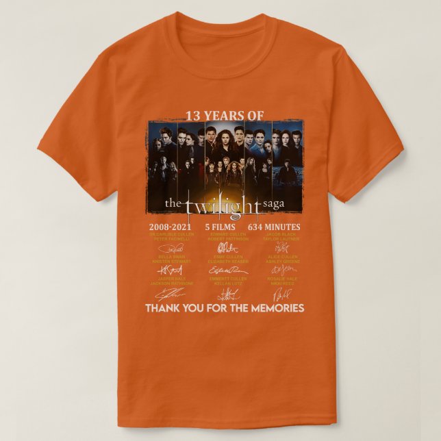 13 års Saga-Namnteckning 1 T Shirt (Design framsida)