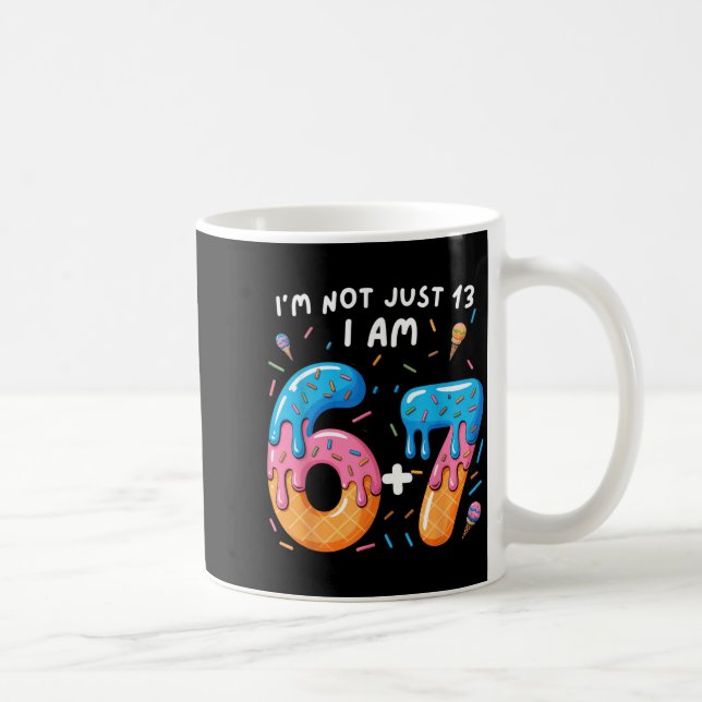 13-årsdag 67_ jag är inte bara 13 jag är 6+7 tonår kaffemugg (Höger)