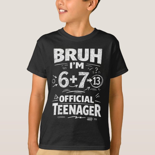13-årspresent födelsedagspresent rolig meme 6 7 fö t shirt (Framsida)