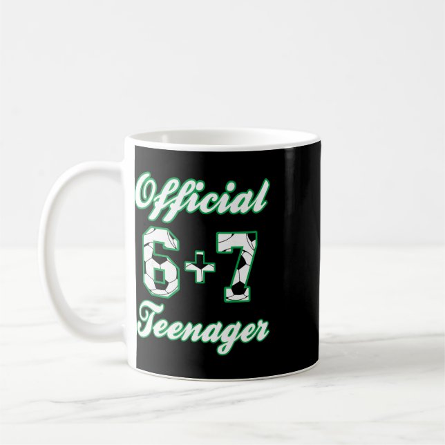 13-årspresent Officiell Tonåring Rolig Fotboll 6+7 Kaffemugg (Vänster)