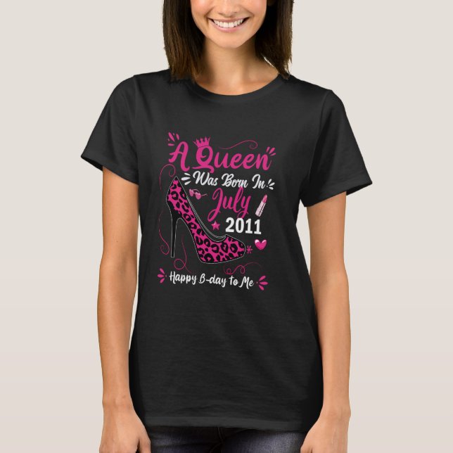 13:e födelsedag High Heel A Queen föddes den 2 jul T Shirt (Framsida)