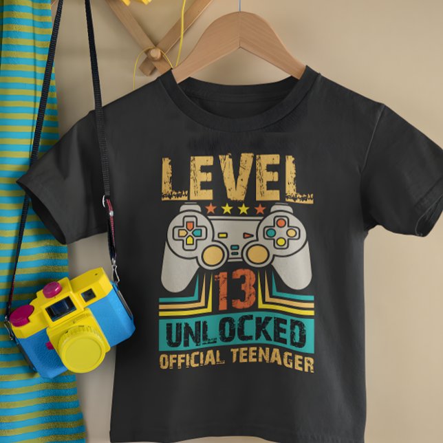 13:e födelsedag med lyft på nivå 13 Olåst Officiel T Shirt (Skapare uppladdad)